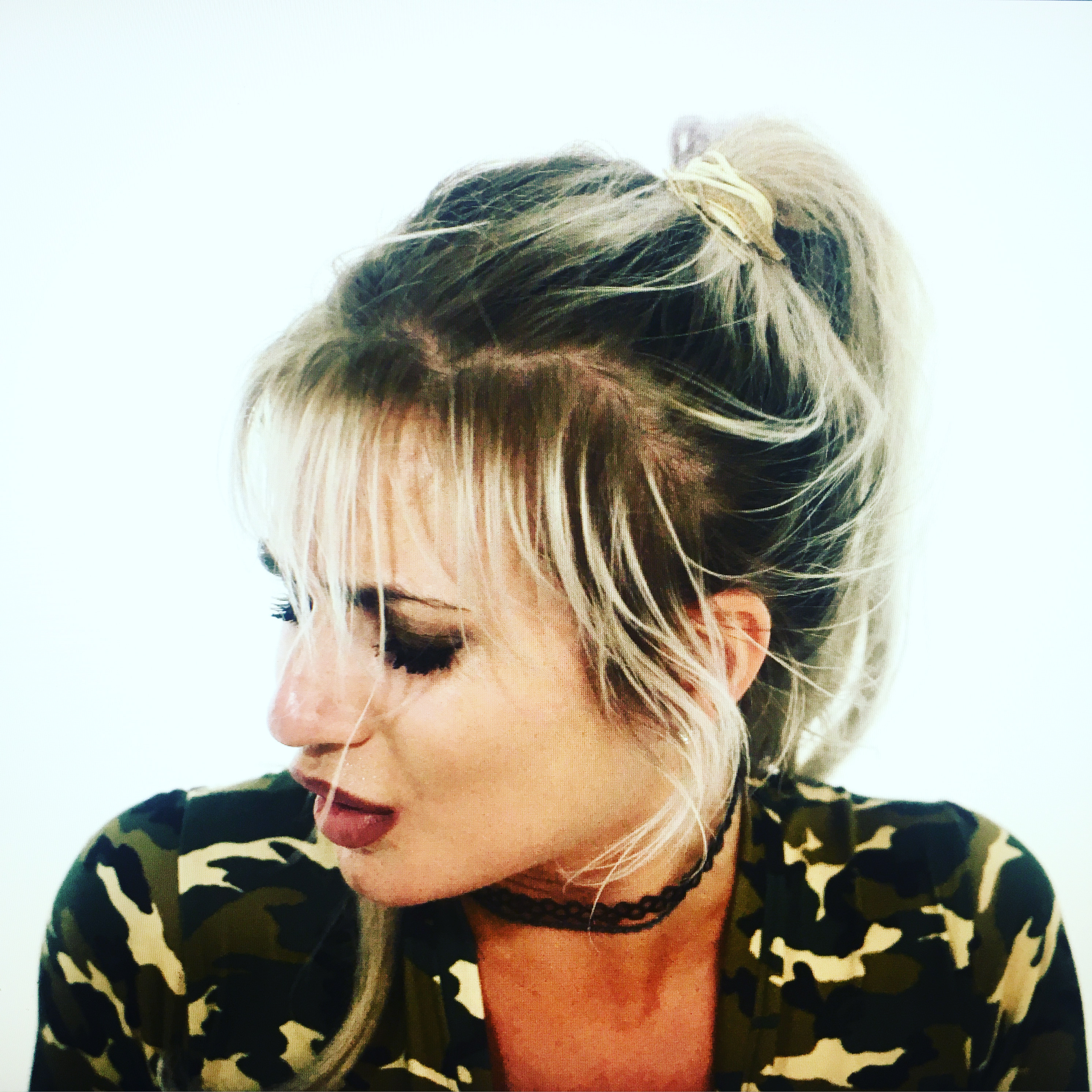 artist profile images